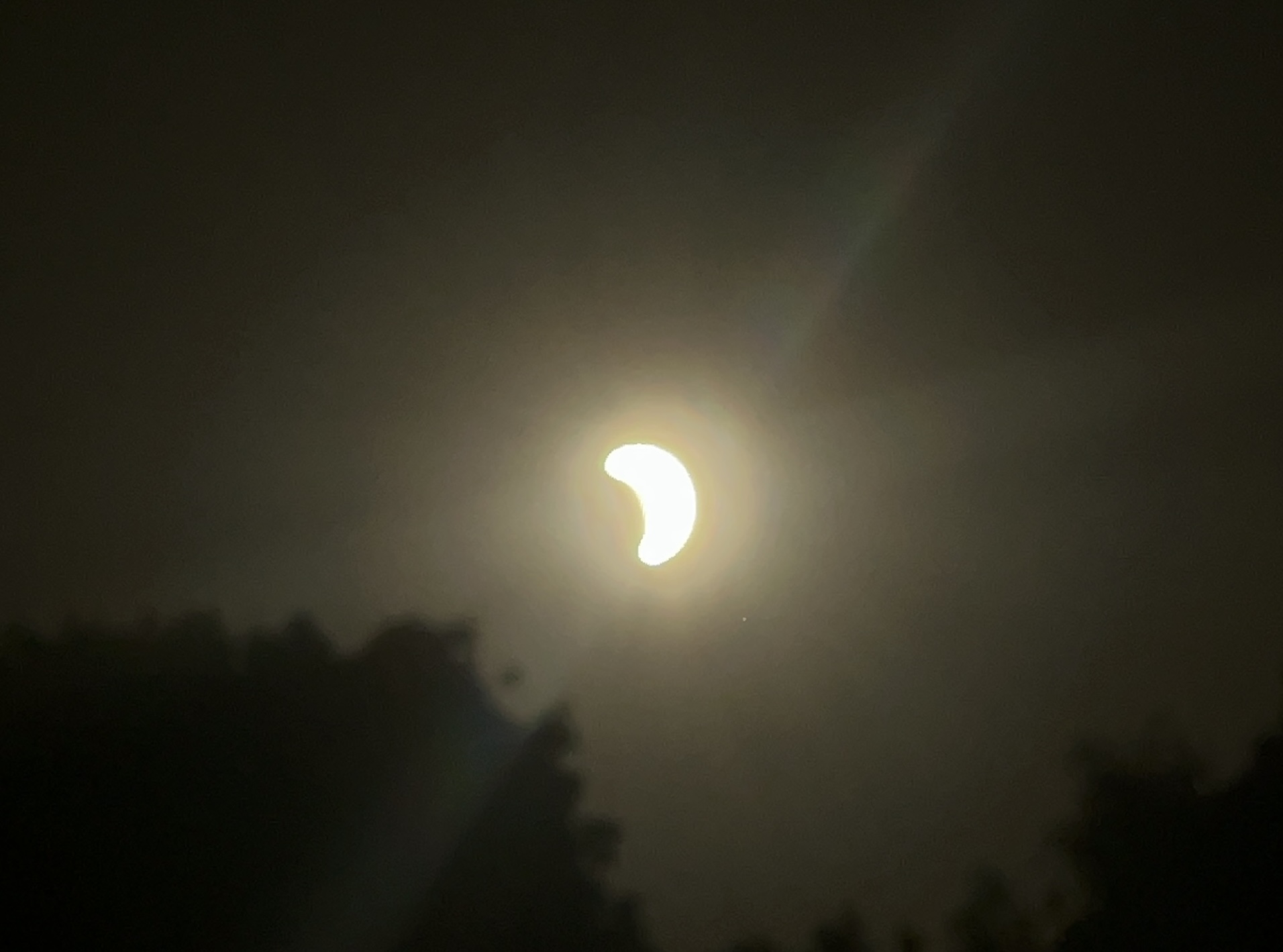the sun at 19:18:03, the exact predicted second of maximum eclipse, nowhere near 90% covered