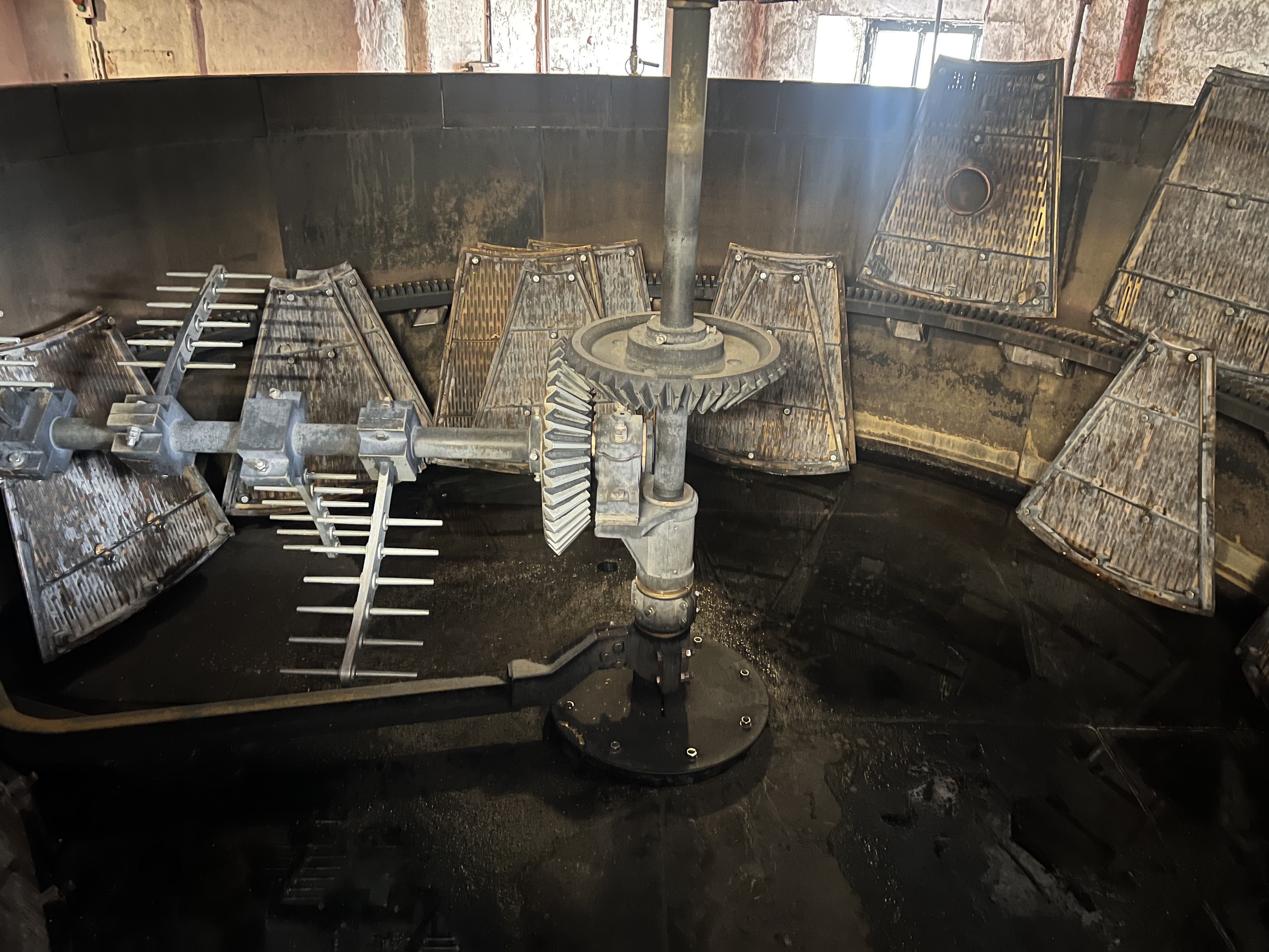 the rakes inside the mash tun